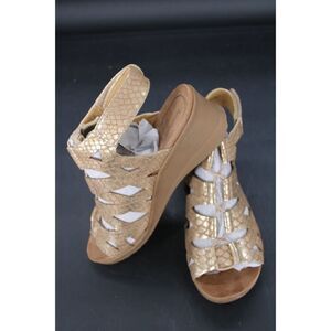 BARETRAPS Sandals Peltz Shoes Heels "Tiney" Gold Snake Print  Size 9 Womens